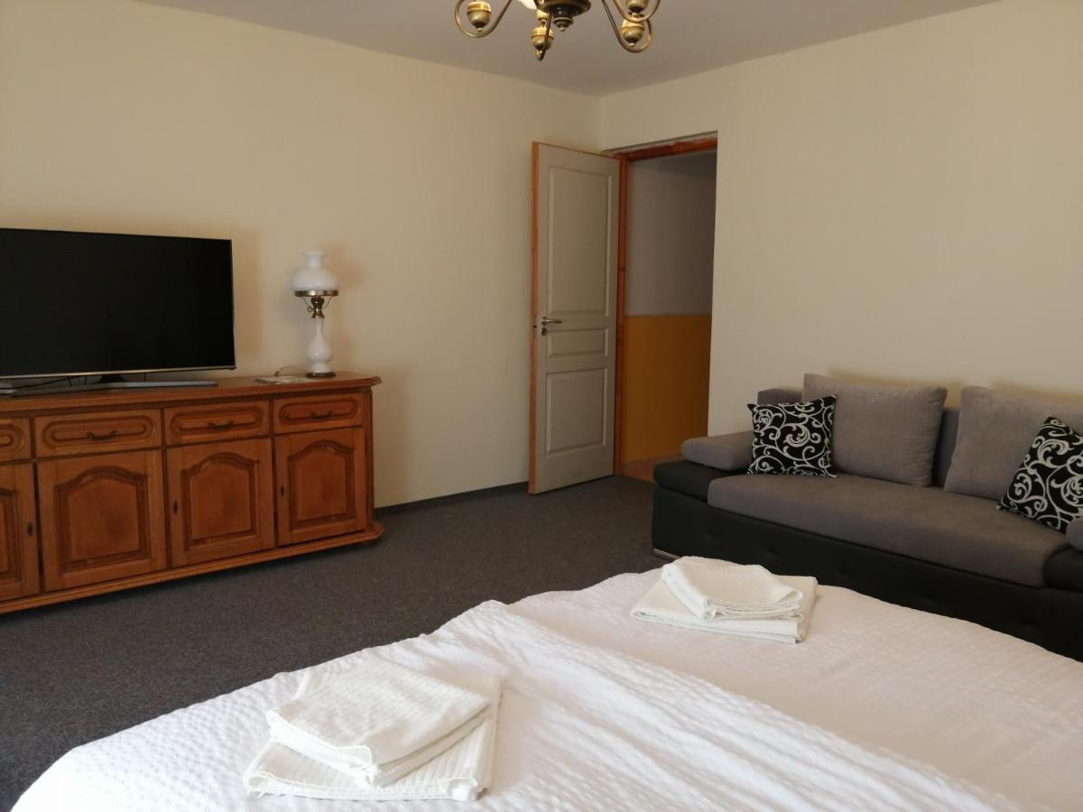 Flora Apartmanok Кехидакустани Экстерьер фото