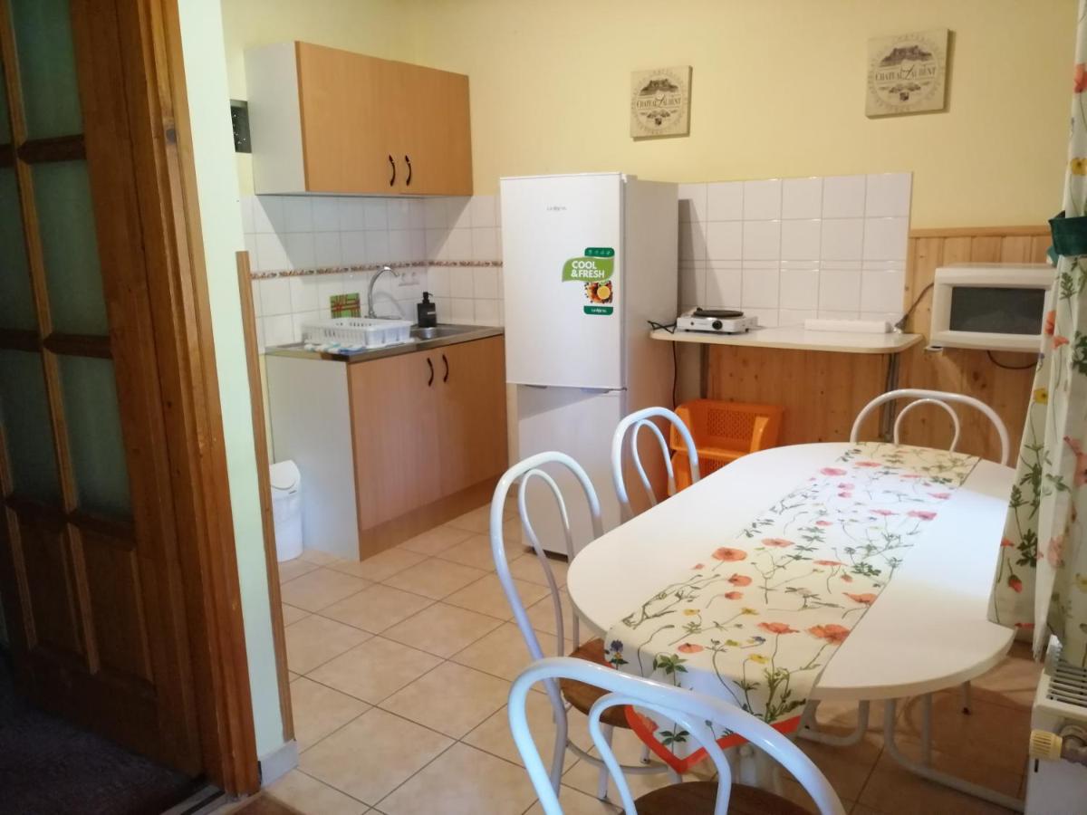 Flora Apartmanok Кехидакустани Экстерьер фото