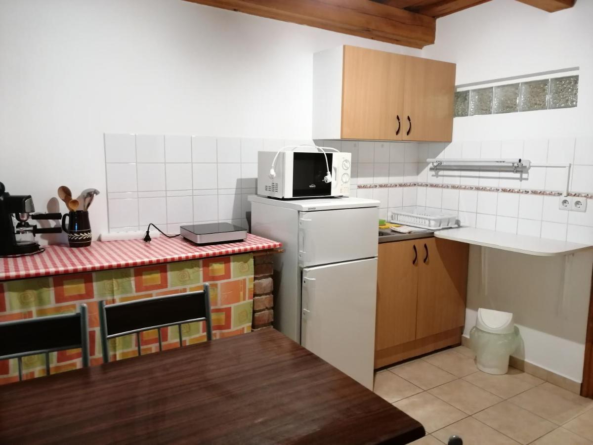 Flora Apartmanok Кехидакустани Экстерьер фото