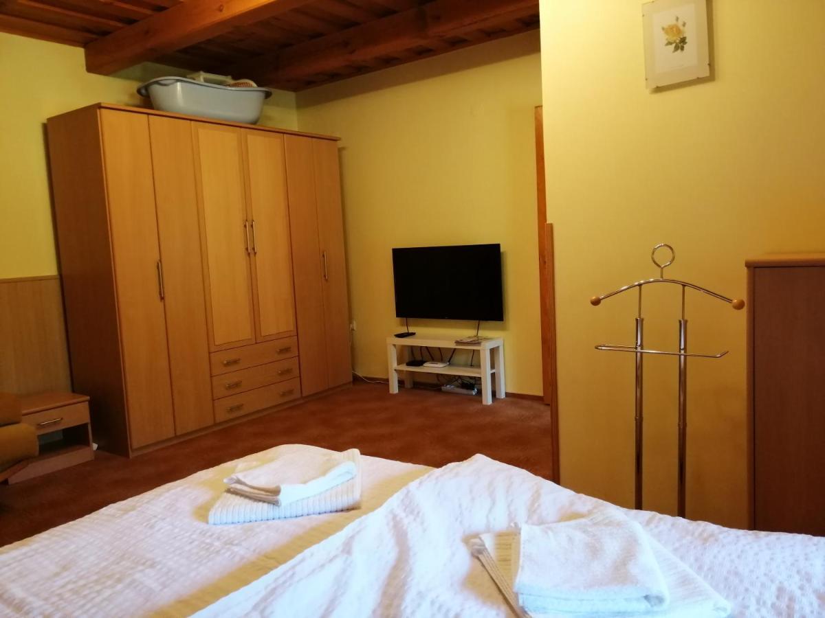 Flora Apartmanok Кехидакустани Экстерьер фото